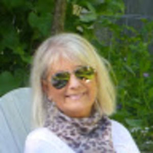 Meet your Posher, Dee